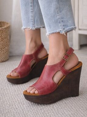 Sbicca Red Leather Platform Wedge Sandals Wood Heel Size 38 womens size 8 unique